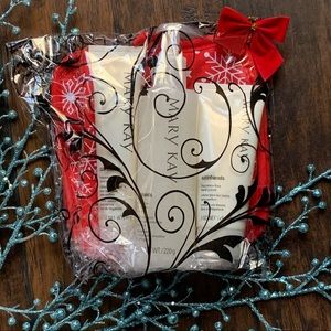 Mary Kay Satin "Helping Hands"gift set + Oven Mitt